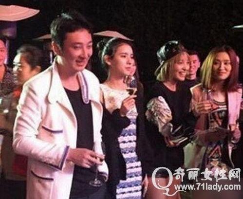 美女爆料父亲是明星视频,神秘父亲竟是娱乐圈巨星，揭秘明星家族背后的故事